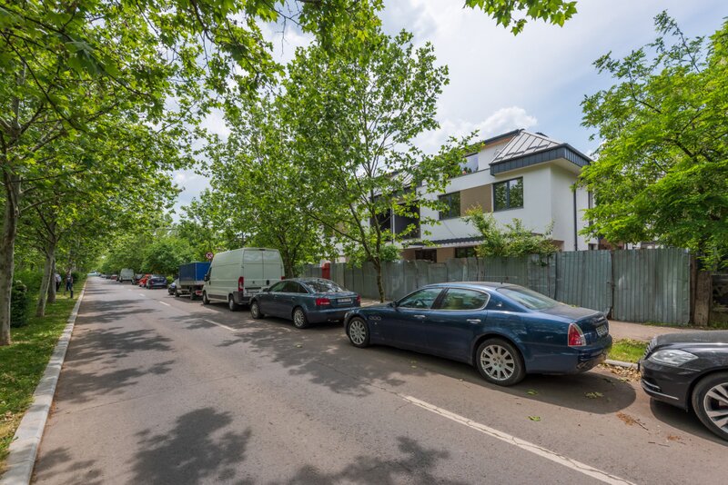 Bucurestii noi - vila duplex - Strada 16 Februarie